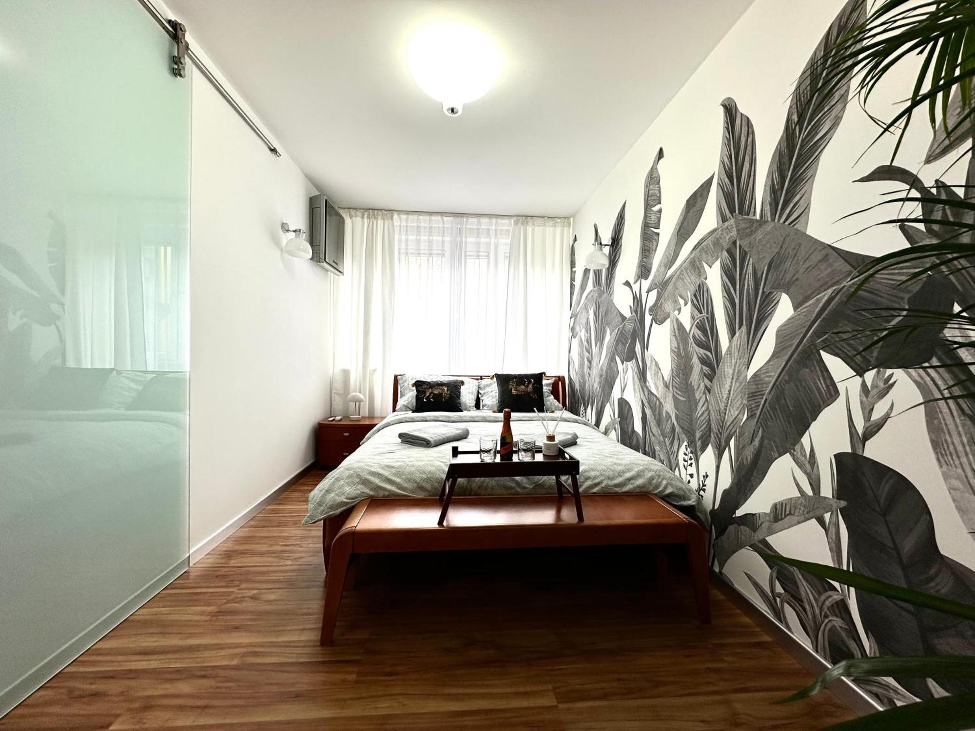 Laciarska Apartment ~ 200M Main Square ~ Self Check-In 20H 弗罗茨瓦夫 外观 照片